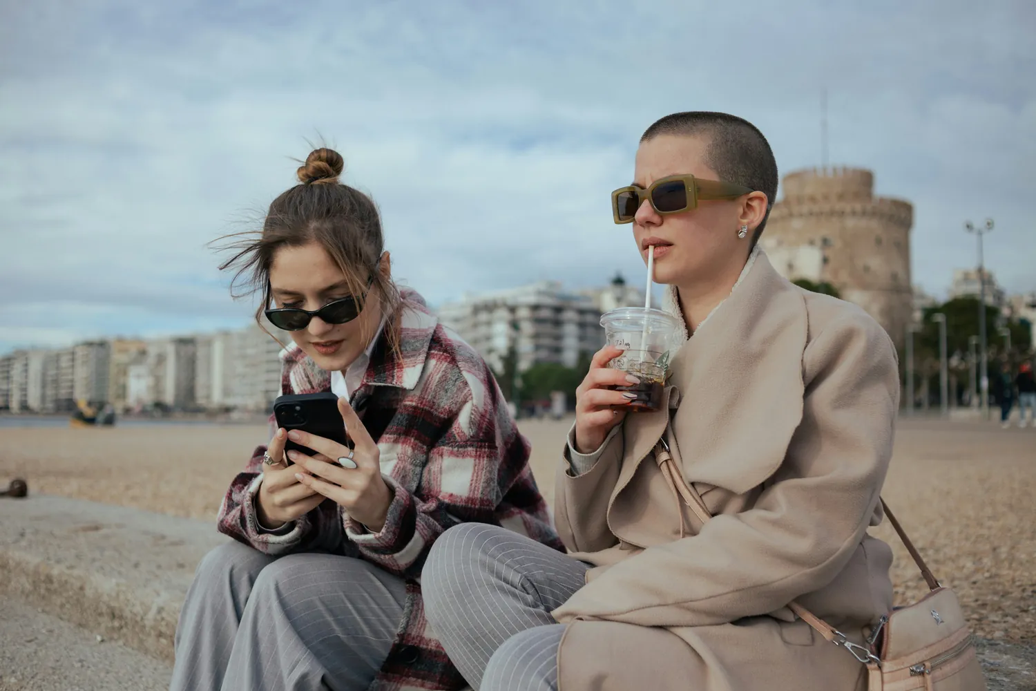 Evaluating the Impact of Social Platforms on Fashion Consumption