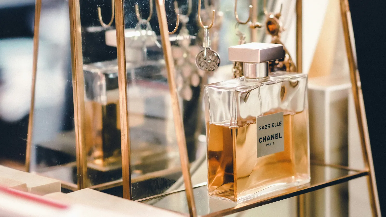 Creating Your Signature Scent: A Guide to Bespoke Perfumes